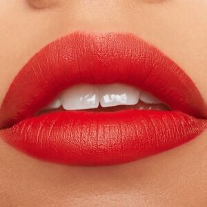 LAST 💋 OVERSTATEMENT a M·A·CXIMAL SILKY MATTE LIPSTICK. RETAIL $25. **NEW.